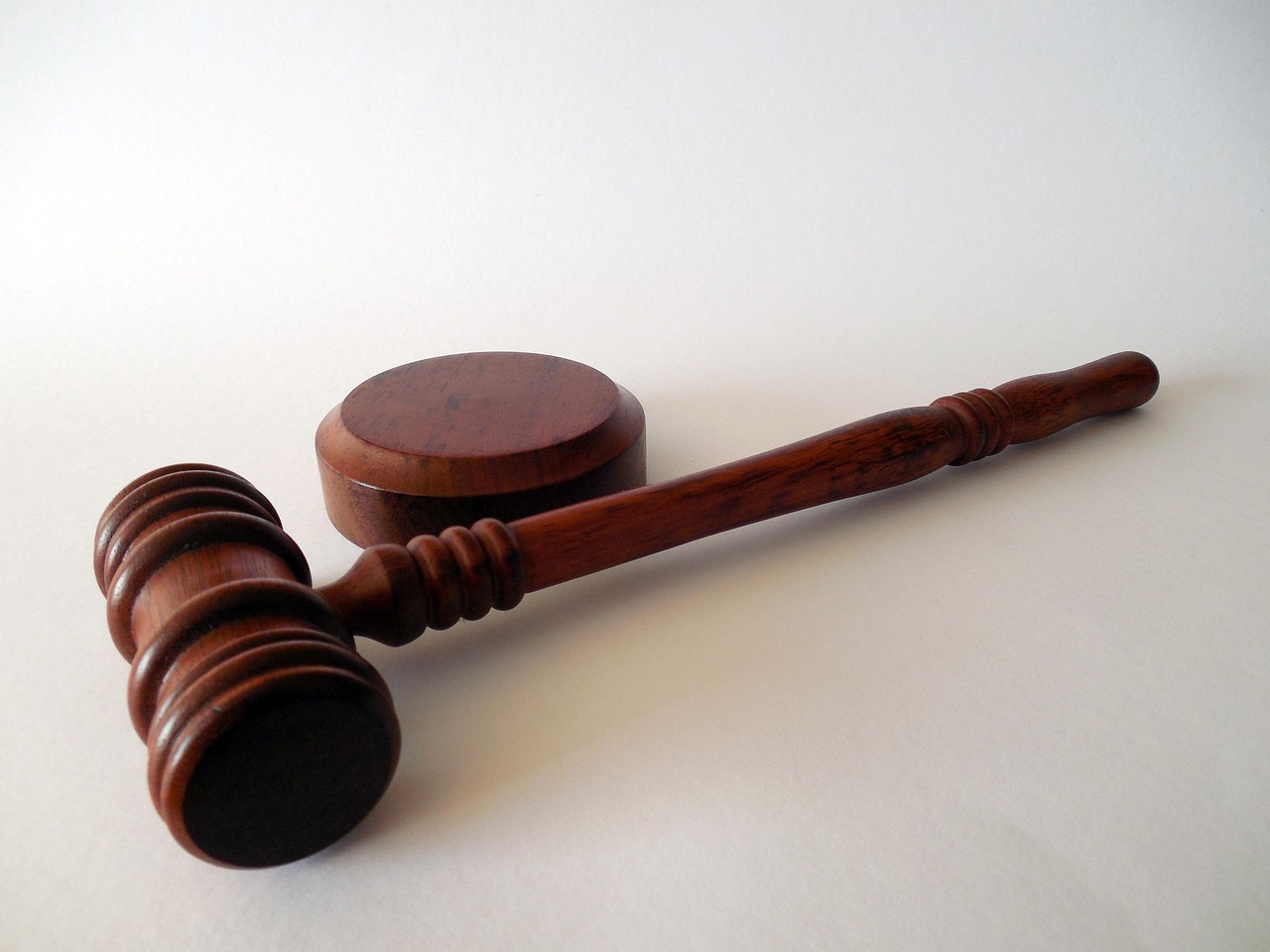 Hammer, books, law — Colorado Springs, CO Bail Bonds: Swift and Reliable Service